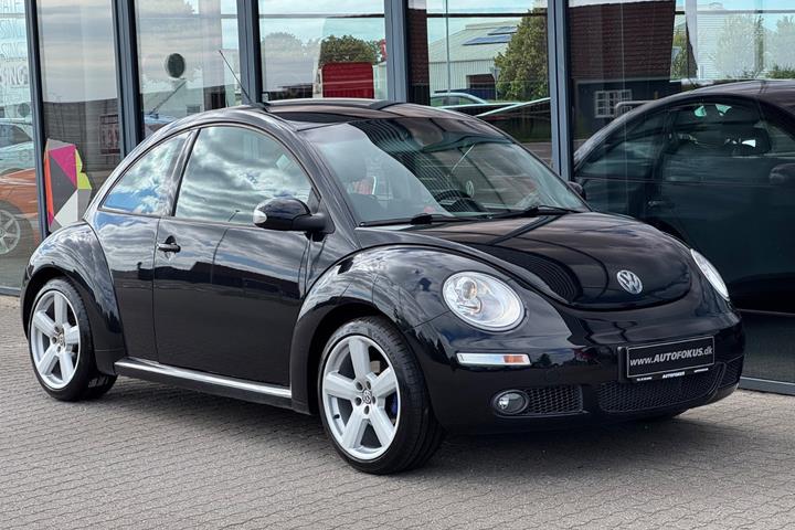Sort VW New Beetle fra 2009 set udefra
