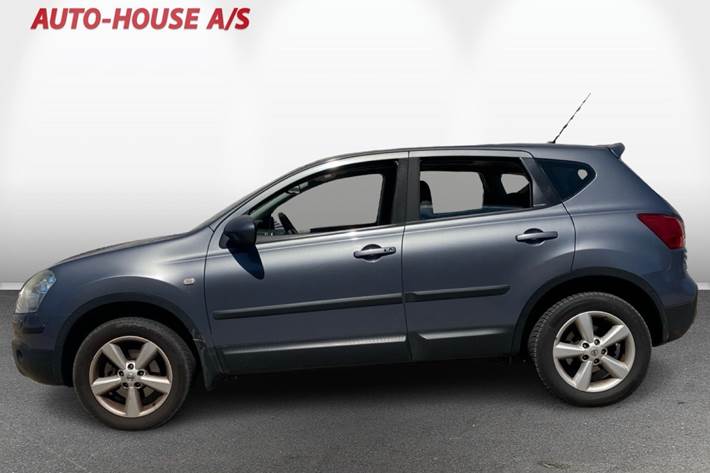 Grå Nissan Qashqai fra 2008