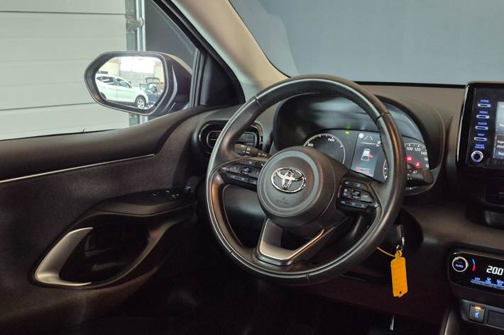 Sølv Toyota Yaris fra 2022