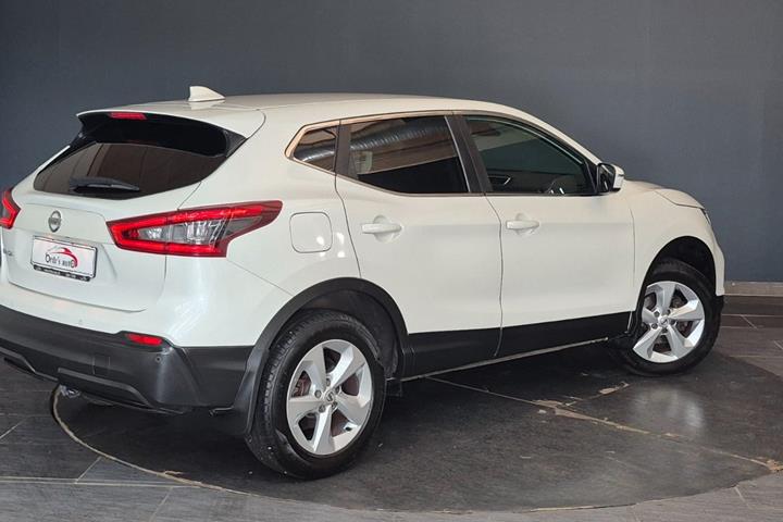 Hvid Nissan Qashqai fra 2018