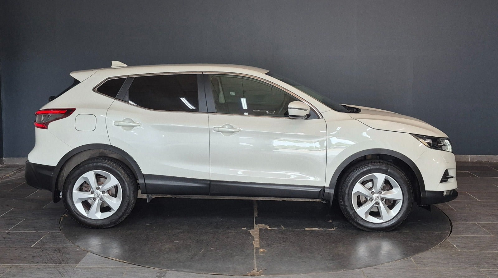 Hvid Nissan Qashqai fra 2018
