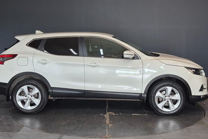 Hvid Nissan Qashqai fra 2018