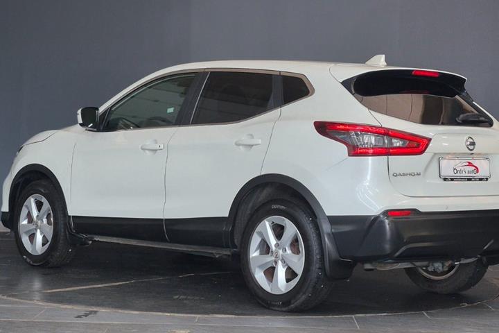 Hvid Nissan Qashqai fra 2018