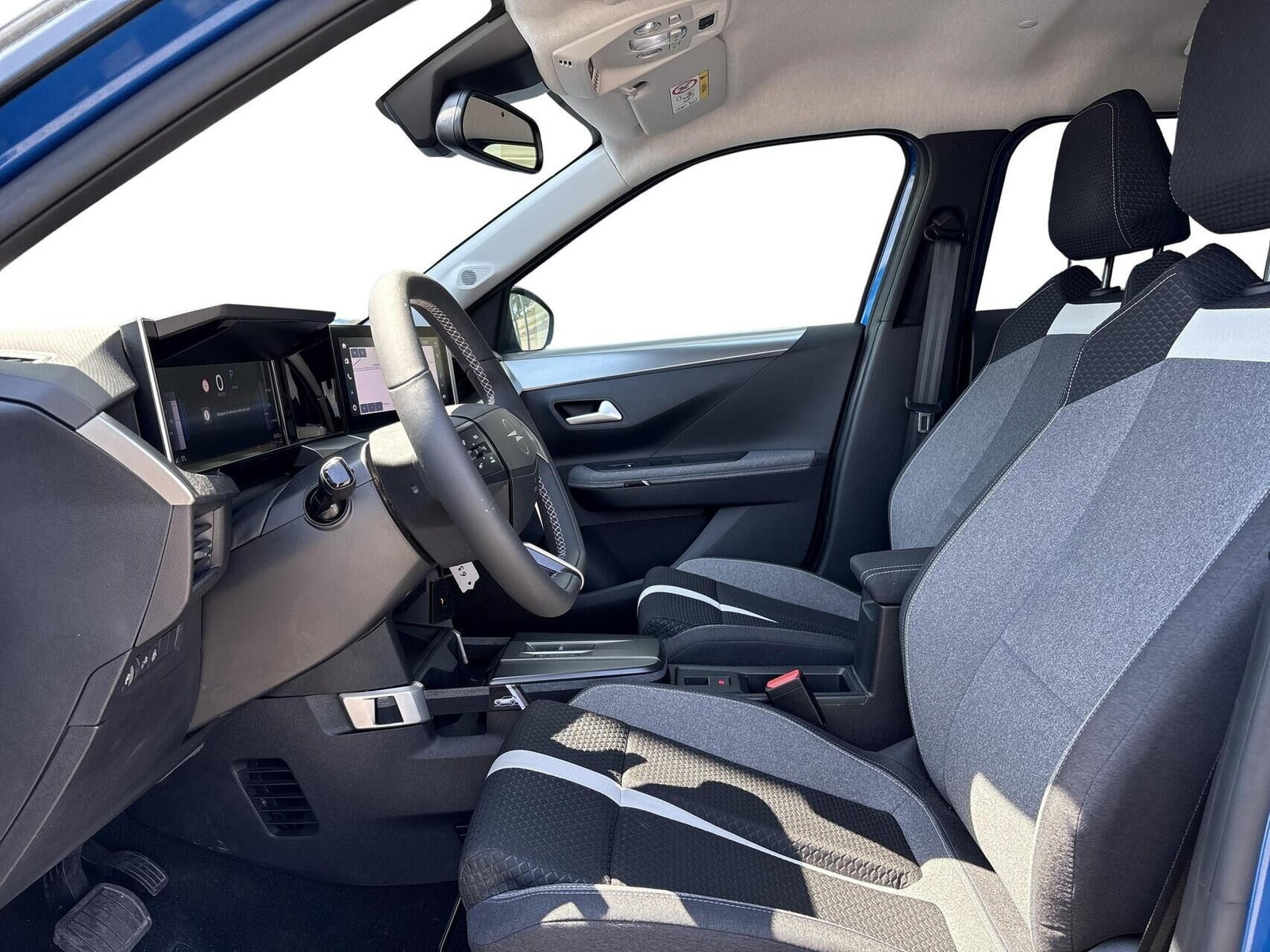 Blå Opel Frontera fra 2025