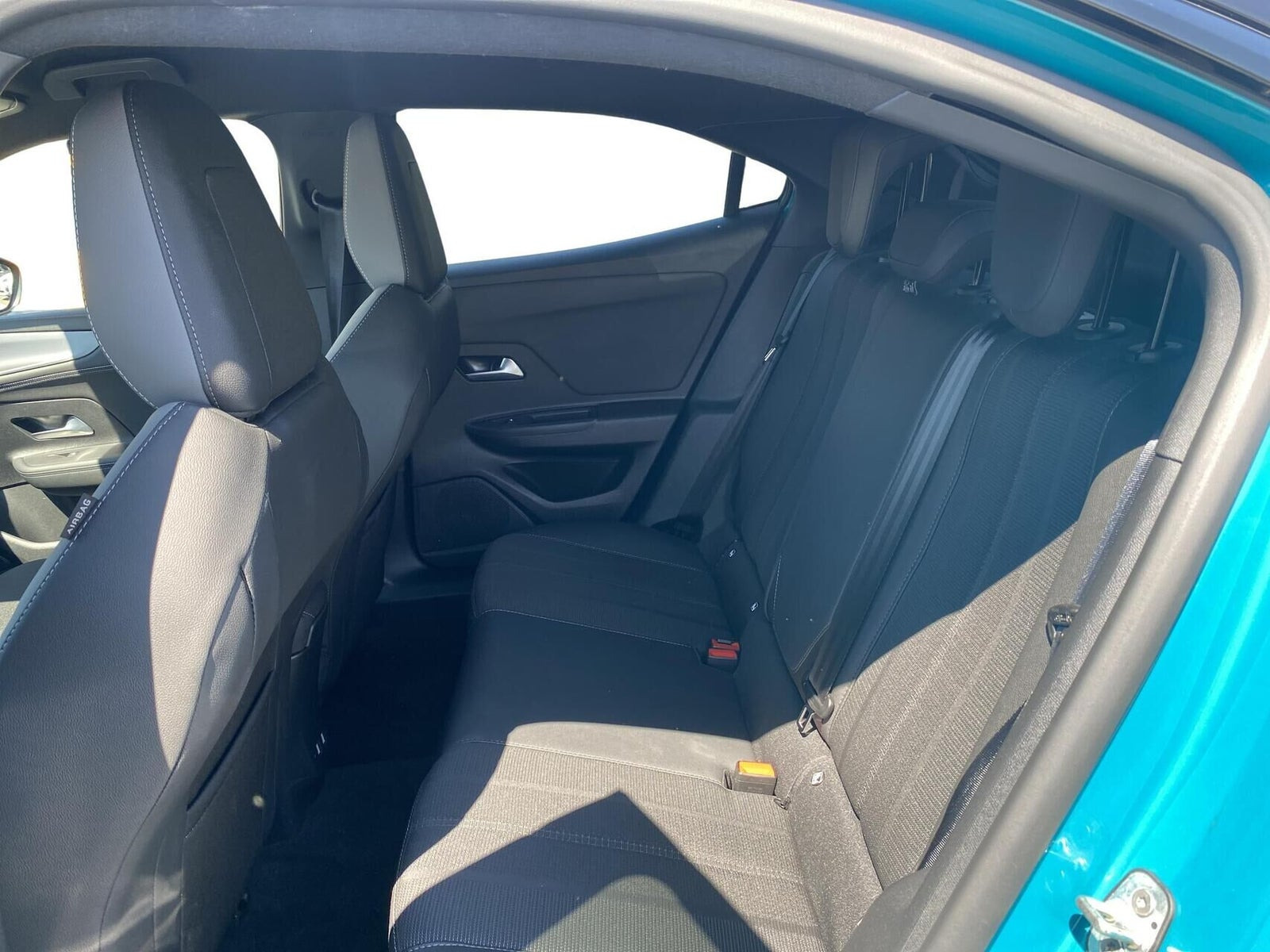 Turquoise Opel Mokka-e fra 2025