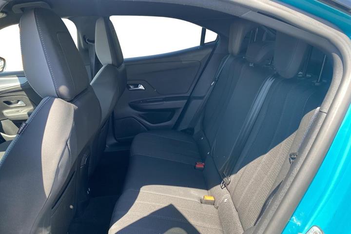 Turquoise Opel Mokka-e fra 2025