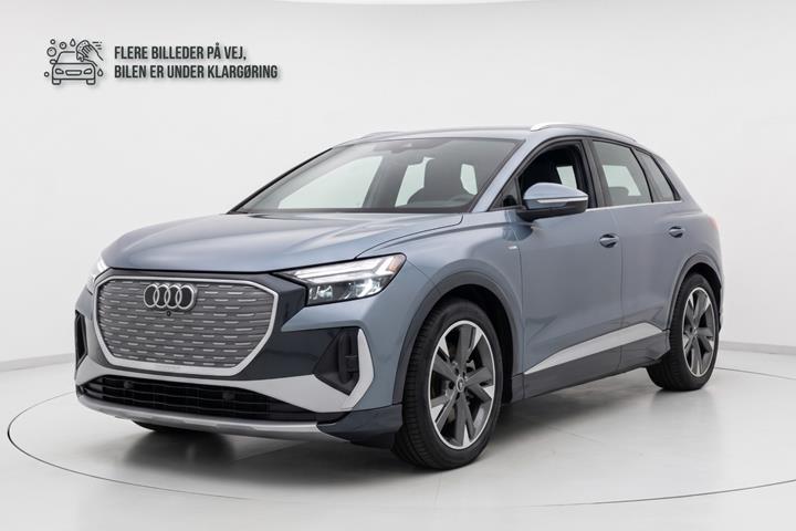 Blå Audi Q4 e-tron fra 2023 set udefra