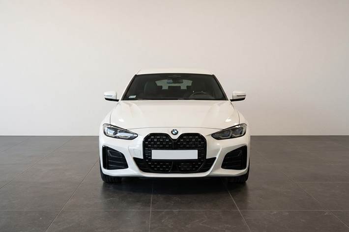 Hvid BMW i4 fra 2024