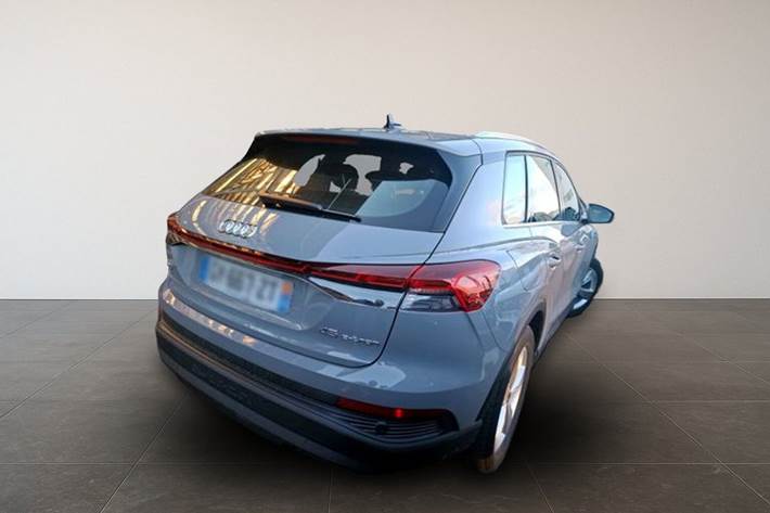 Grå Audi Q4 fra 2024