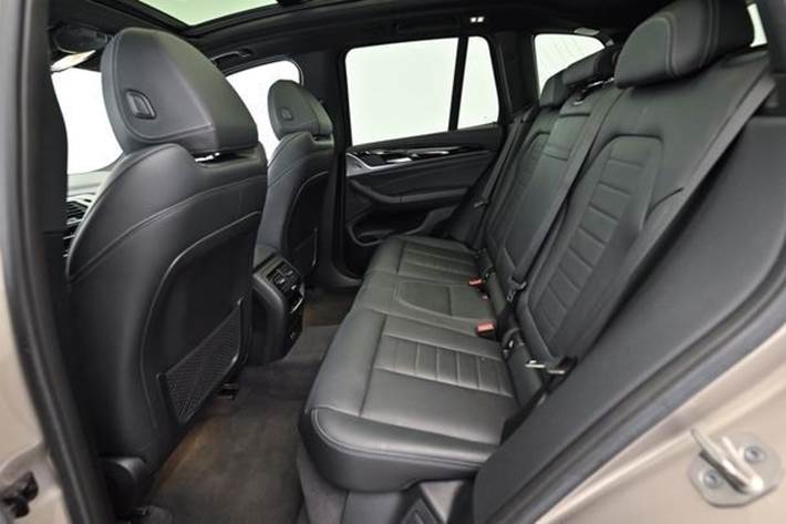 Beige BMW iX3 fra 2021