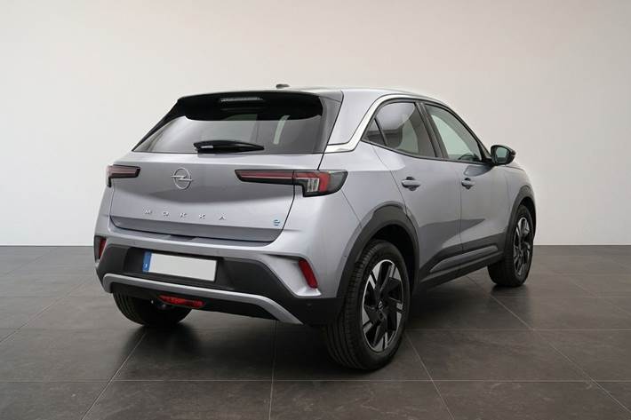 Sølv Opel Mokka-e fra 2025