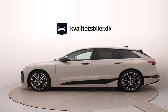Beige Audi A6 fra 2025