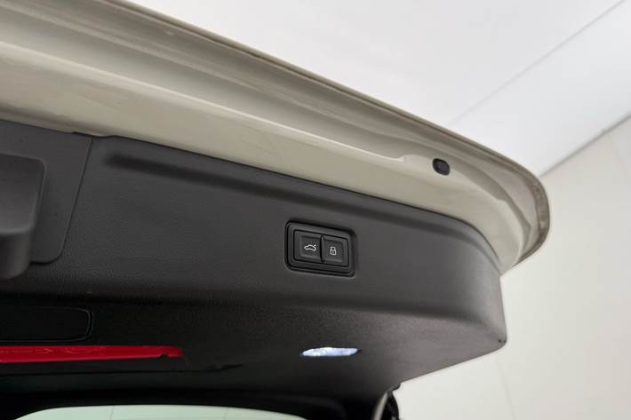 Beige Audi A6 fra 2025
