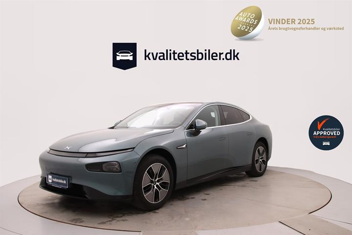 Grøn Xpeng P7 fra 2024 set udefra