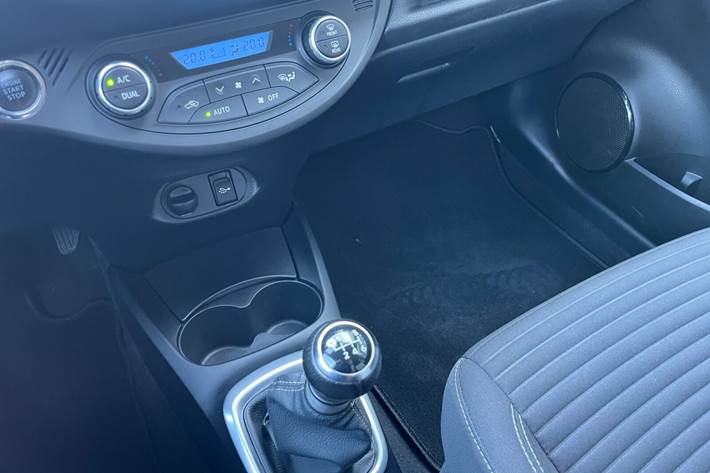 Hvid Toyota Yaris fra 2020