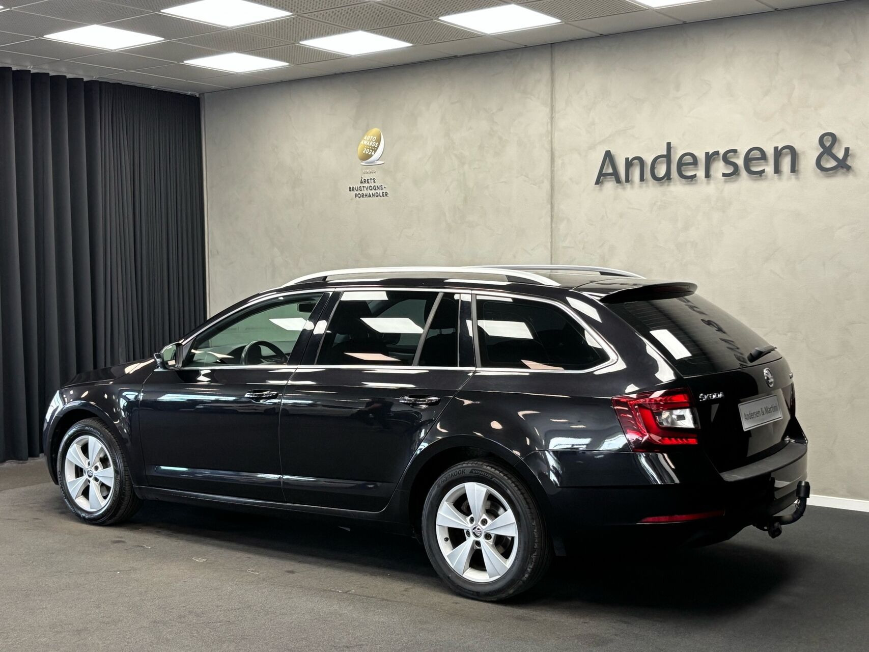 Sort Skoda Octavia fra 2019