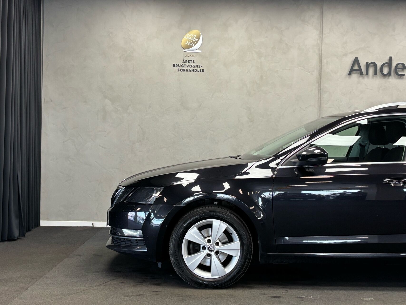 Sort Skoda Octavia fra 2019