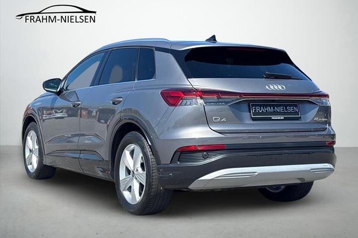 Grå Audi Q4 fra 2023