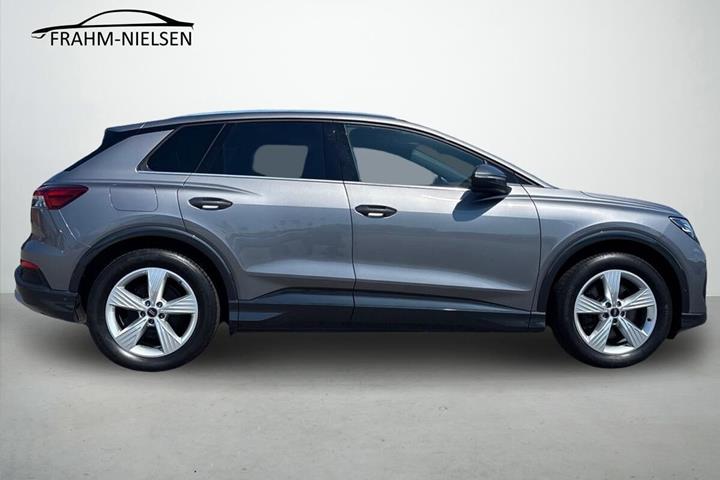Grå Audi Q4 fra 2023
