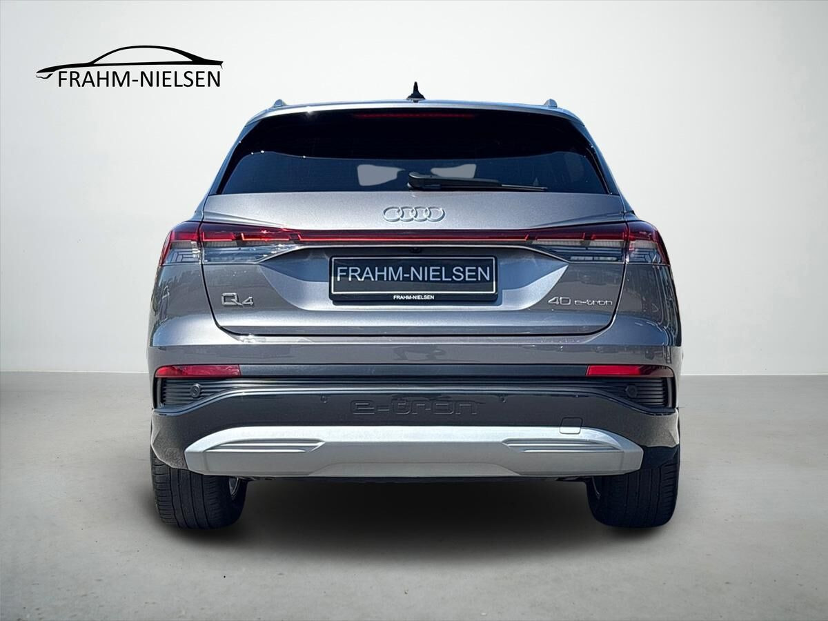 Grå Audi Q4 fra 2023