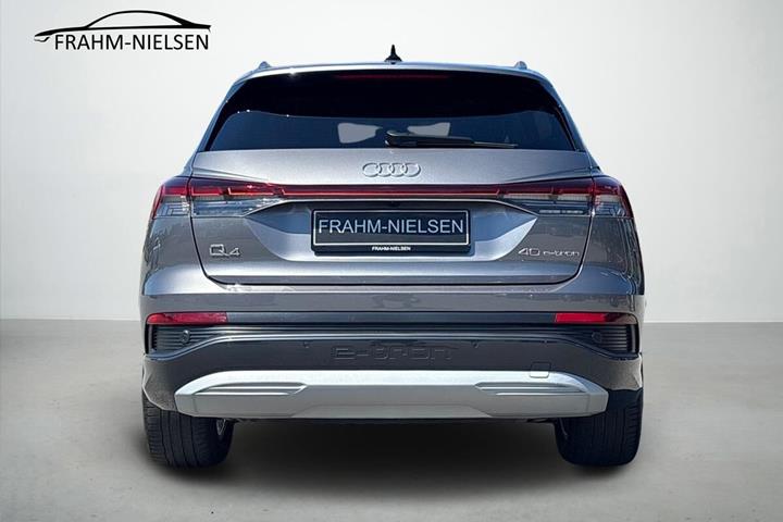 Grå Audi Q4 fra 2023