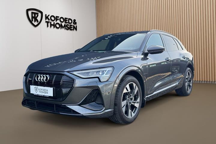 Grå Audi e-tron fra 2023 set udefra