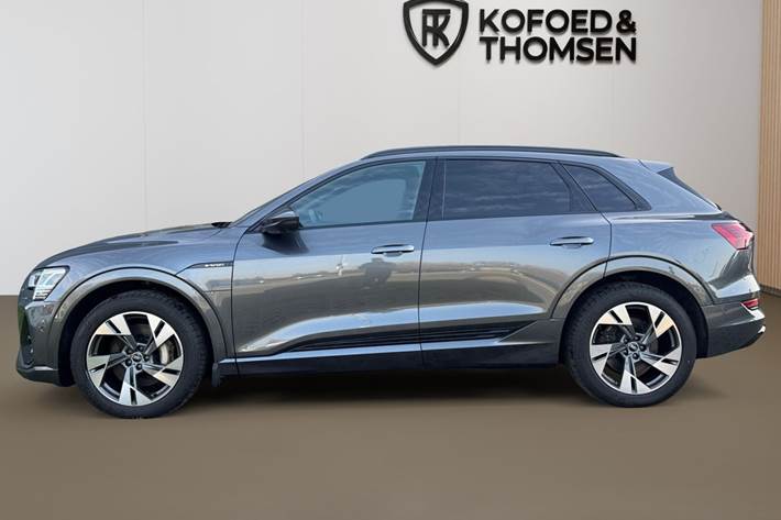 Grå Audi e-tron fra 2023