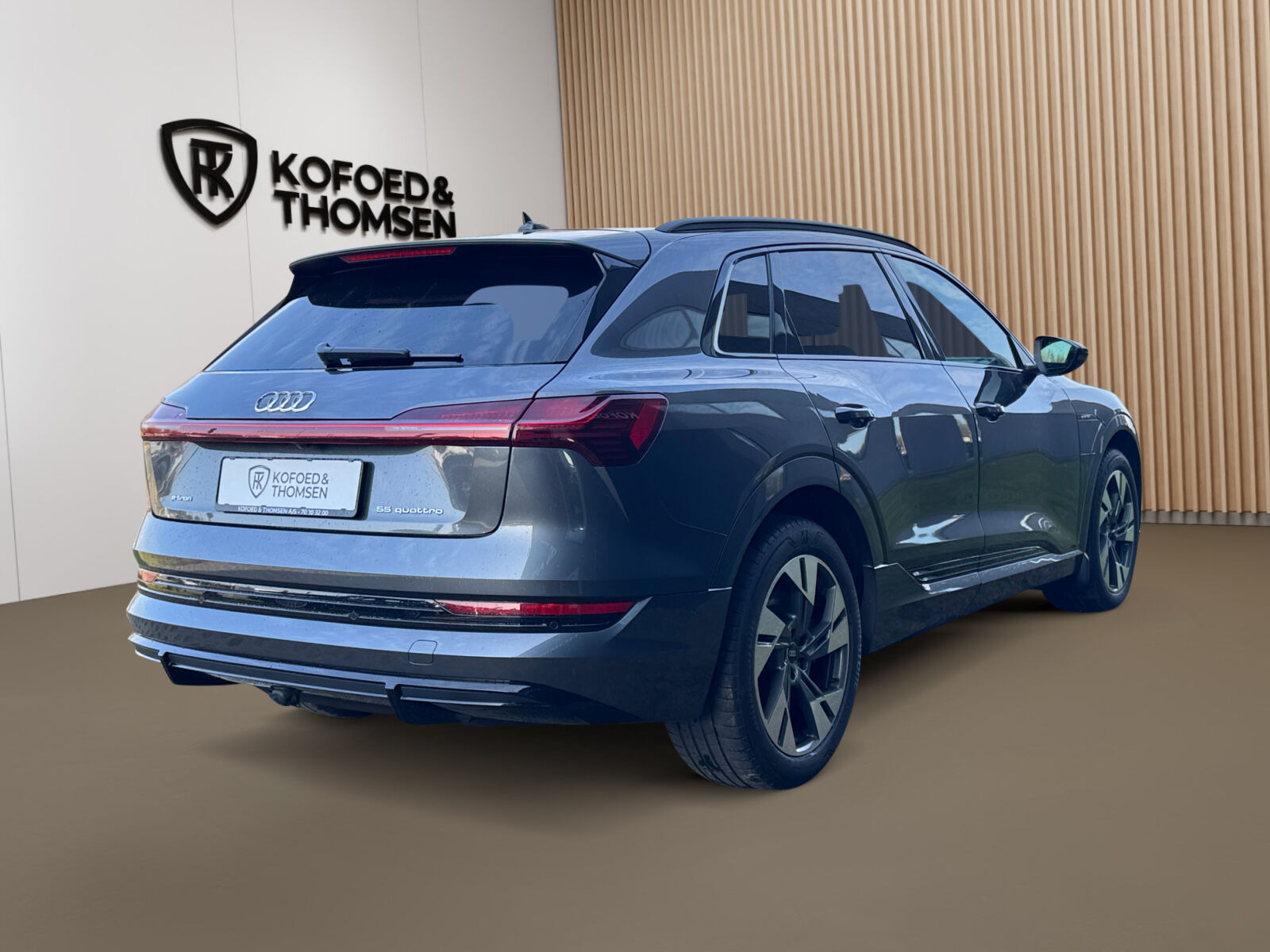Grå Audi e-tron fra 2023