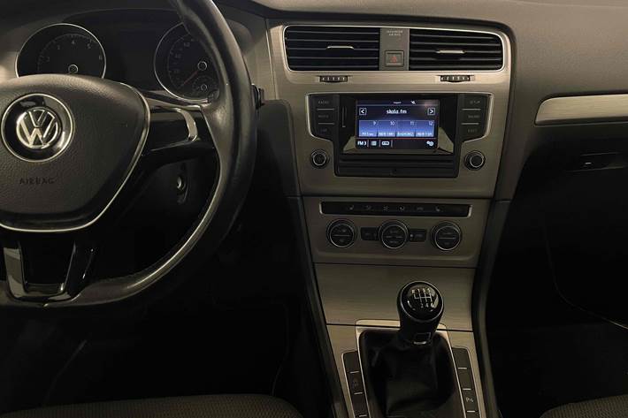 Hvid VW Golf VII fra 2015