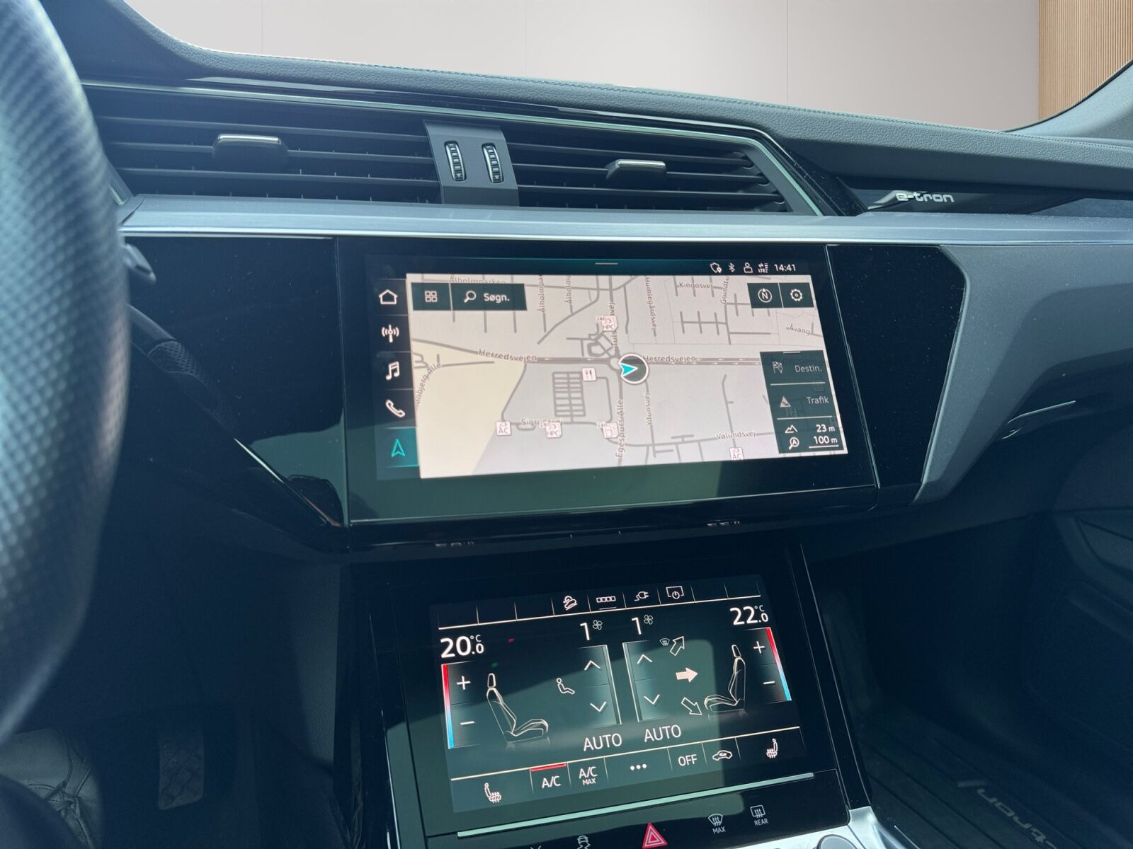 Grå Audi e-tron fra 2023