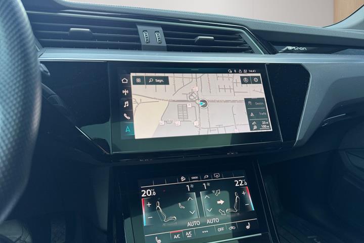 Grå Audi e-tron fra 2023