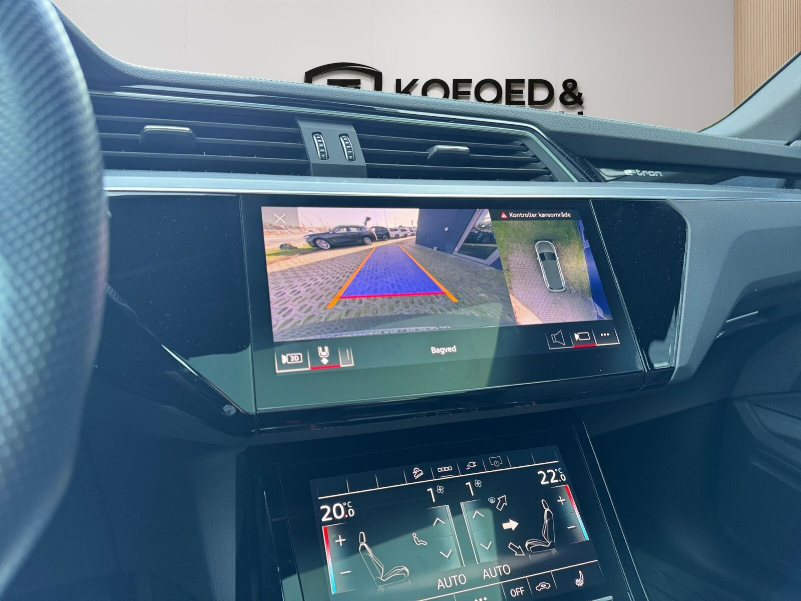 Grå Audi e-tron fra 2023
