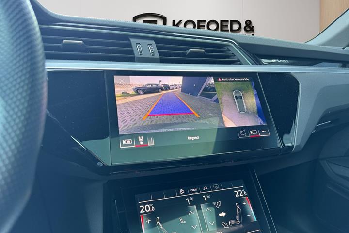 Grå Audi e-tron fra 2023