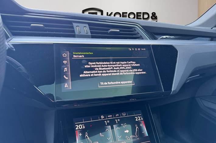 Grå Audi e-tron fra 2023