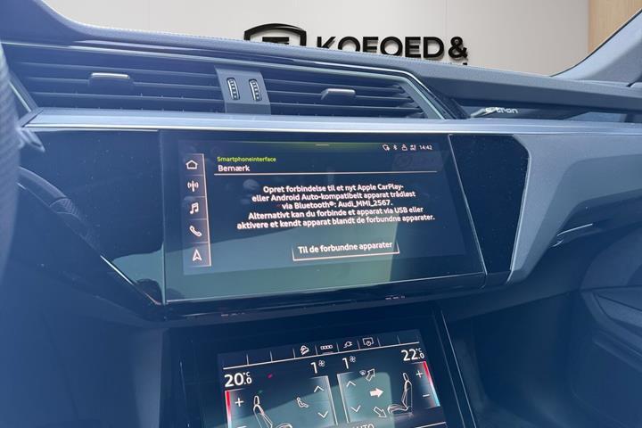 Grå Audi e-tron fra 2023