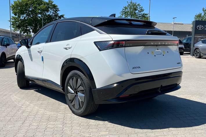Hvid Nissan Ariya fra 2026