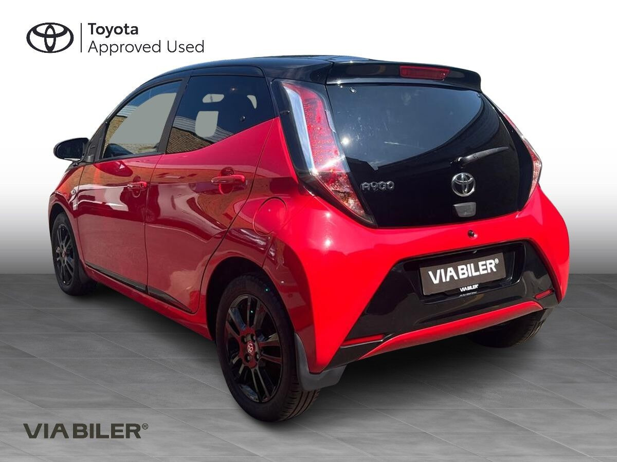 Rød Toyota Aygo fra 2017
