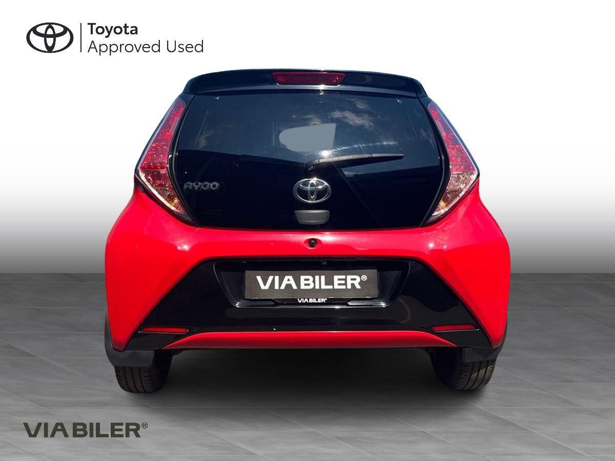 Rød Toyota Aygo fra 2017