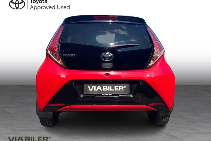 Rød Toyota Aygo fra 2017