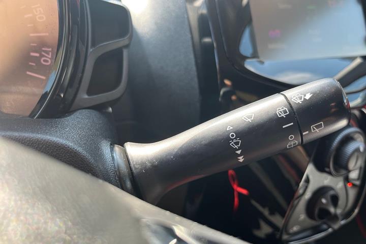Rød Toyota Aygo fra 2017