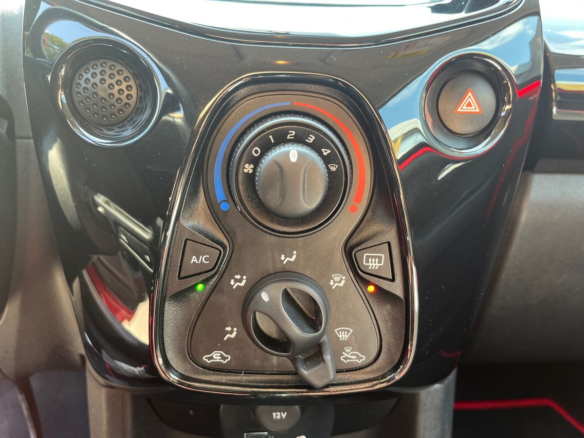 Rød Toyota Aygo fra 2017