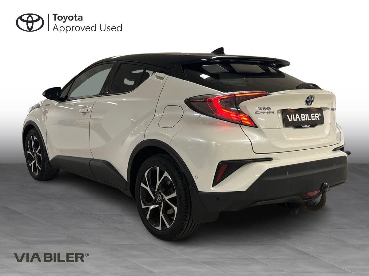 Hvid Toyota C-HR fra 2017