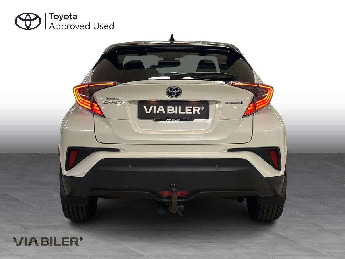 Hvid Toyota C-HR fra 2017