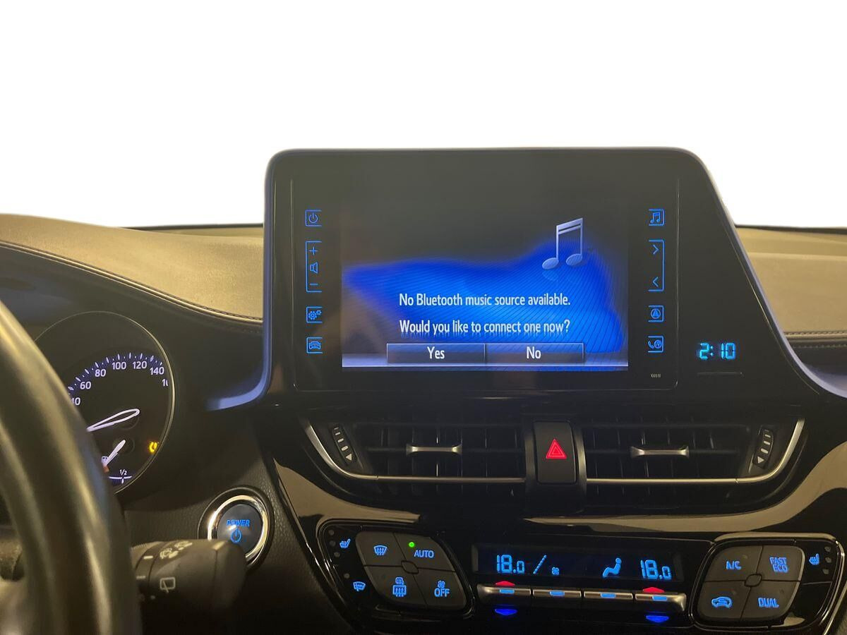 Hvid Toyota C-HR fra 2017