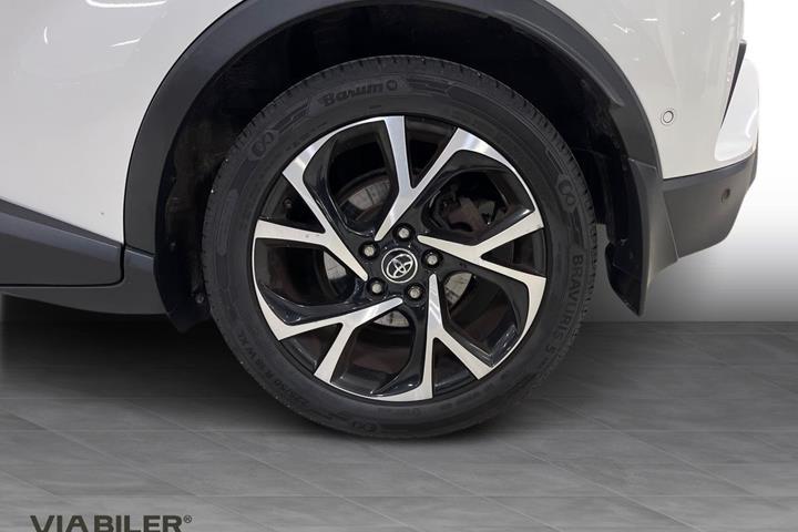 Hvid Toyota C-HR fra 2017