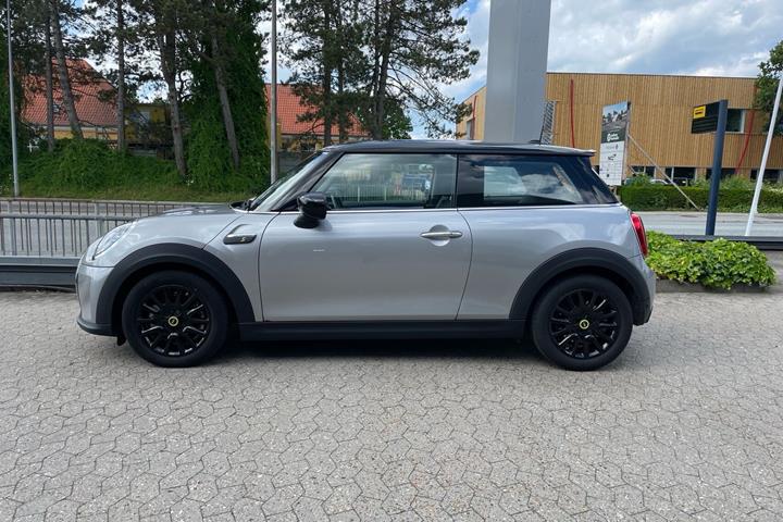 Sølv Mini Cooper fra 2023