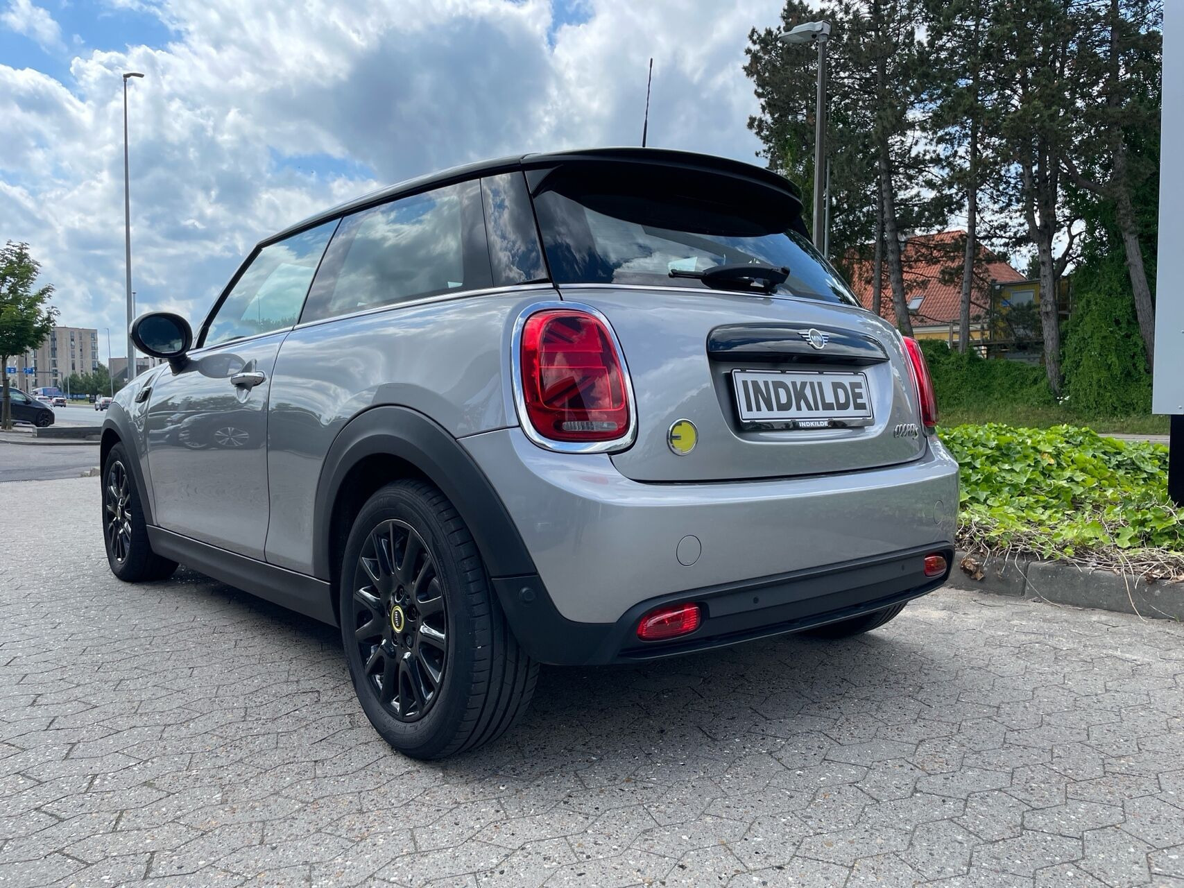 Sølv Mini Cooper fra 2023