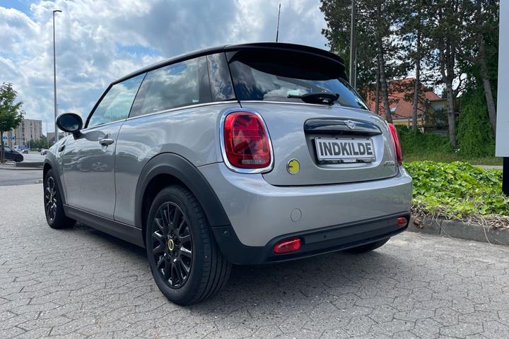 Sølv Mini Cooper fra 2023
