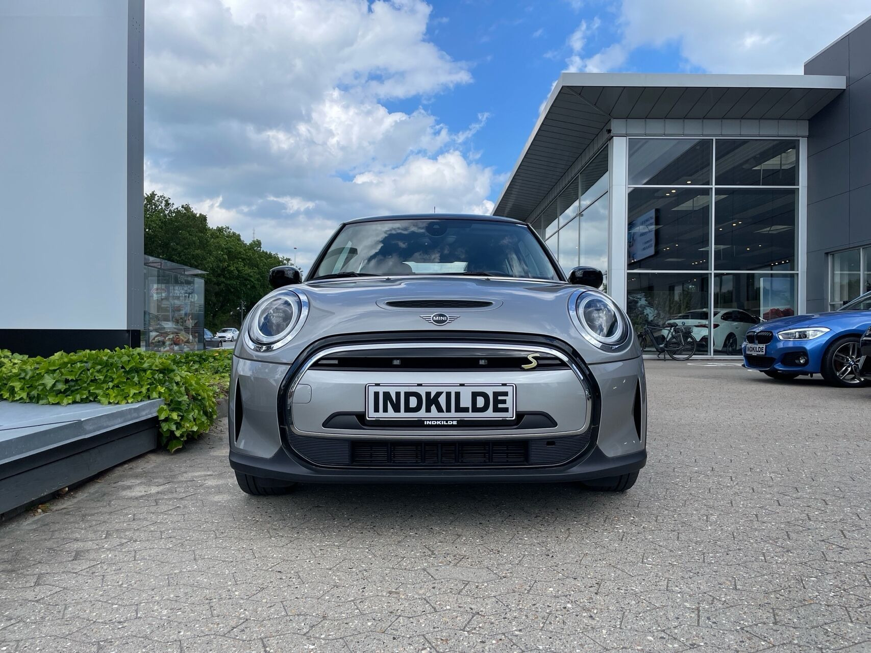 Sølv Mini Cooper fra 2023