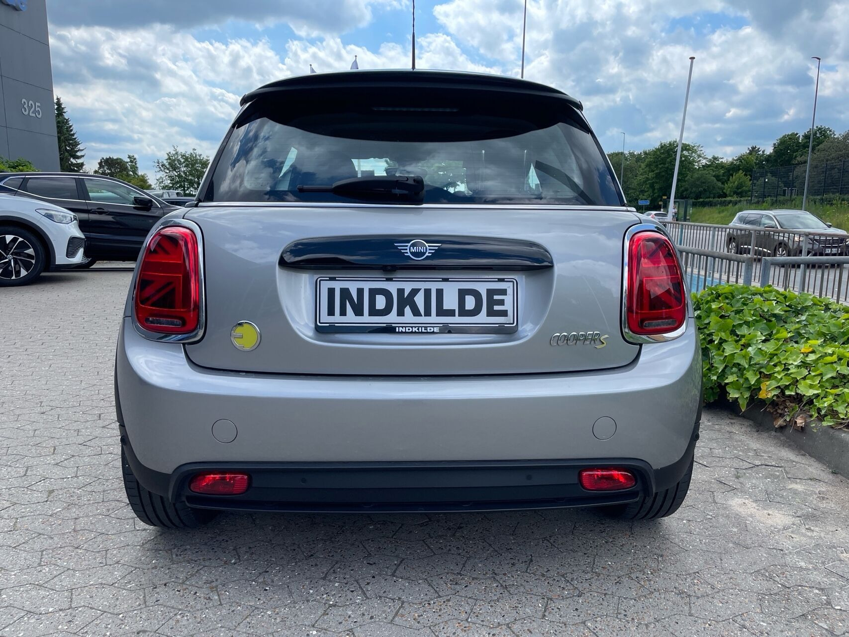 Sølv Mini Cooper fra 2023